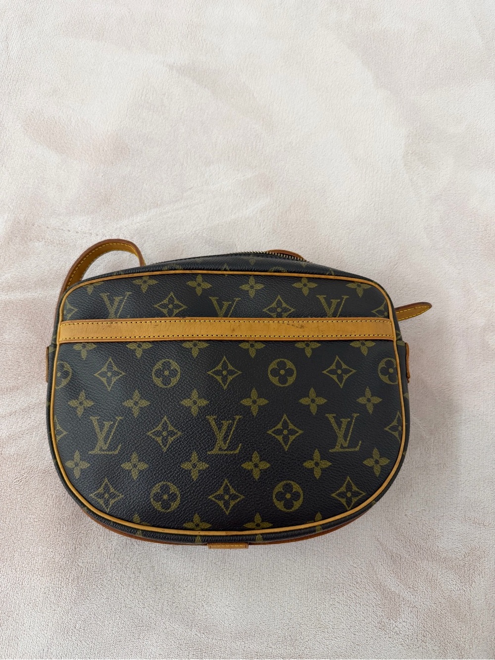 Louis Vuitton Monogram Crossbody in Brown with Tan Trim - Picture 2 of 11